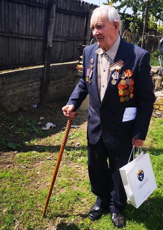 De 9 mai, veteranii celui de-al Doilea Război Mondial au fost vizitați de către președintele raionului, dnul Vasile MĂRCUȚĂ.