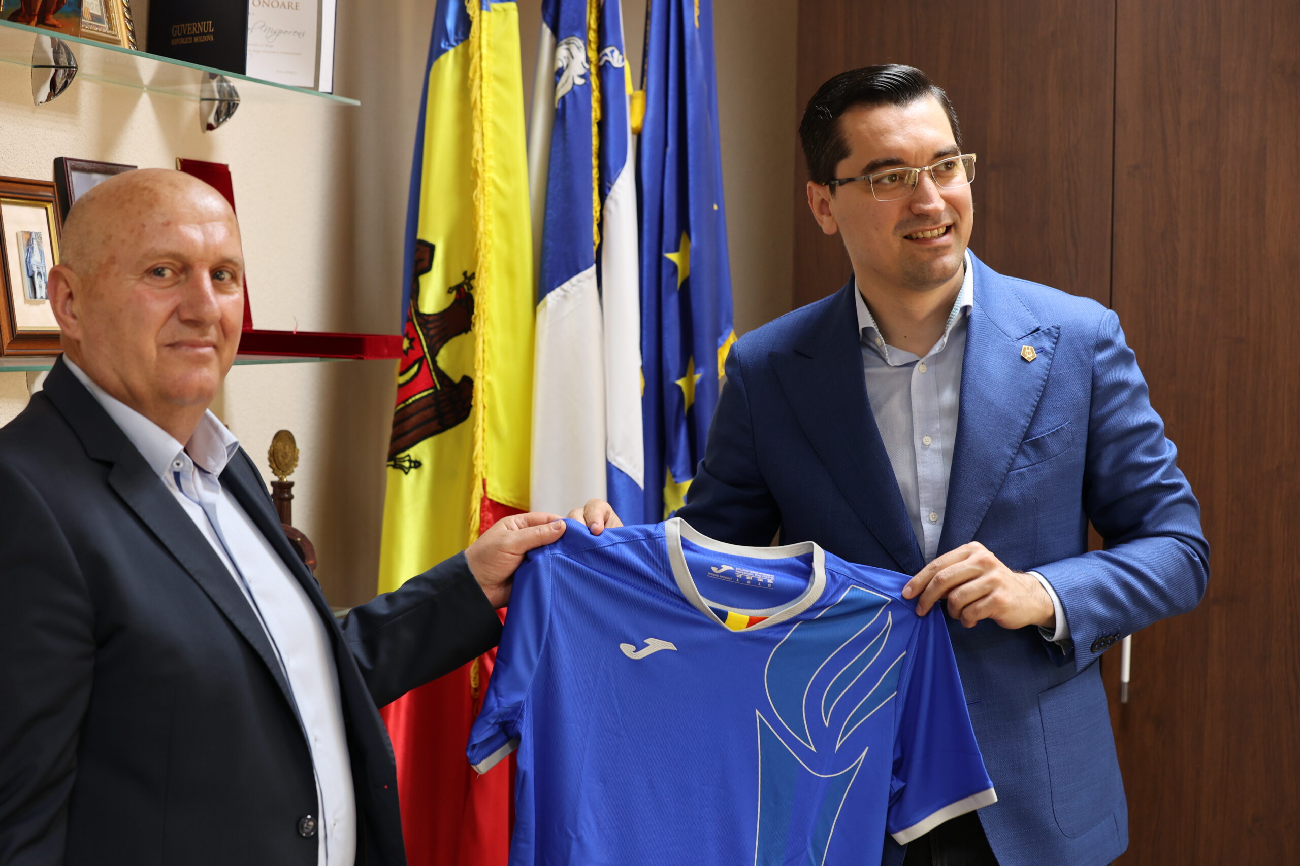 Președintele raionului dnul Vasile MĂRCUȚĂ a avut o întrevedere cu Președintele Federației Române de Fotbal, dnul Răzvan BURLEANU.