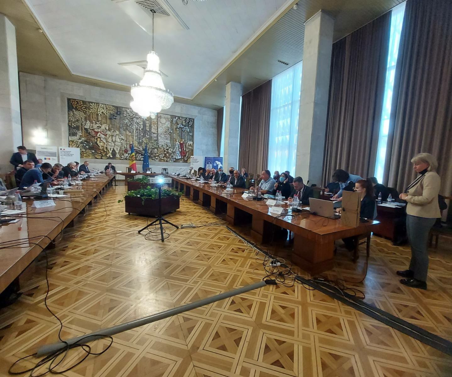 Președintele raionului, dnul Vasile MĂRCUȚĂ a participat la ședința de lucru în incinta Palatului Republicii, organizată de către Ambasada Franței