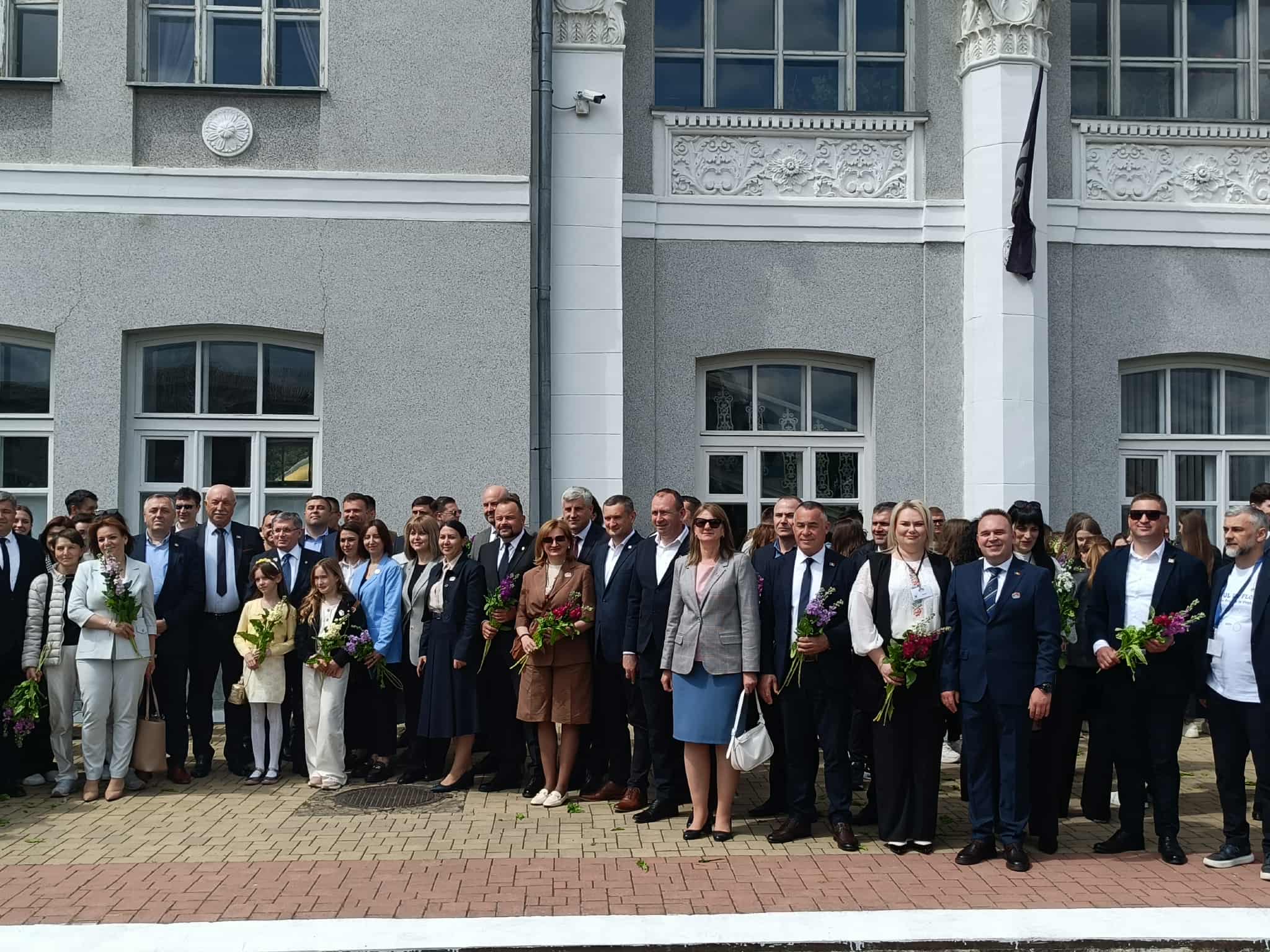 ,Podul de Flori” unește malurile Prutului!